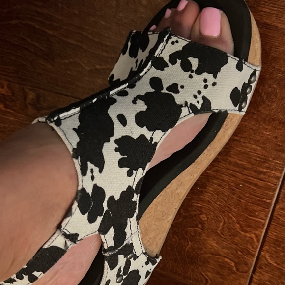 New Very G Justice Black Cow
Print Wedge. Size 6 - Picture 5 of 5